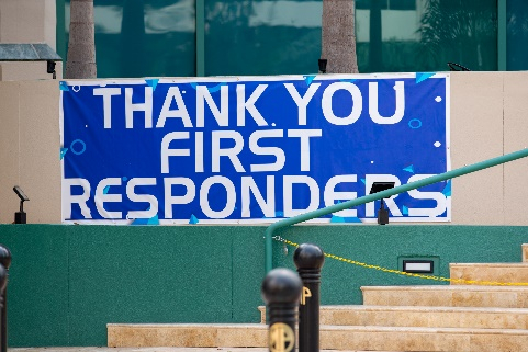 A sign that says thank you first responders