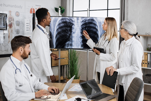 A group of doctors are looking at an x-ray.